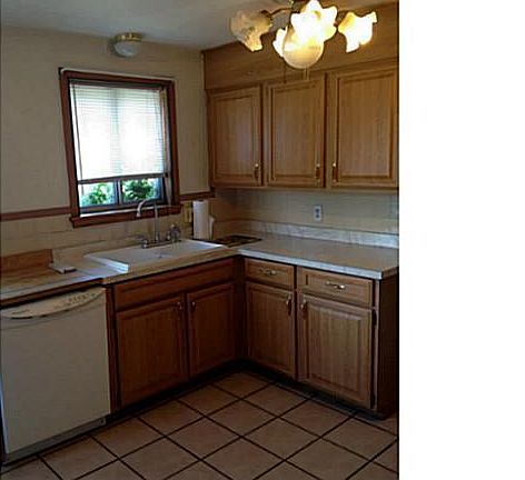 4th image of 20 Nadine Dr