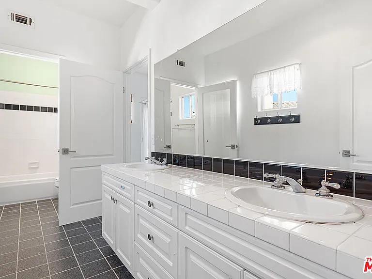 24310 Belford Ct — Photo 55