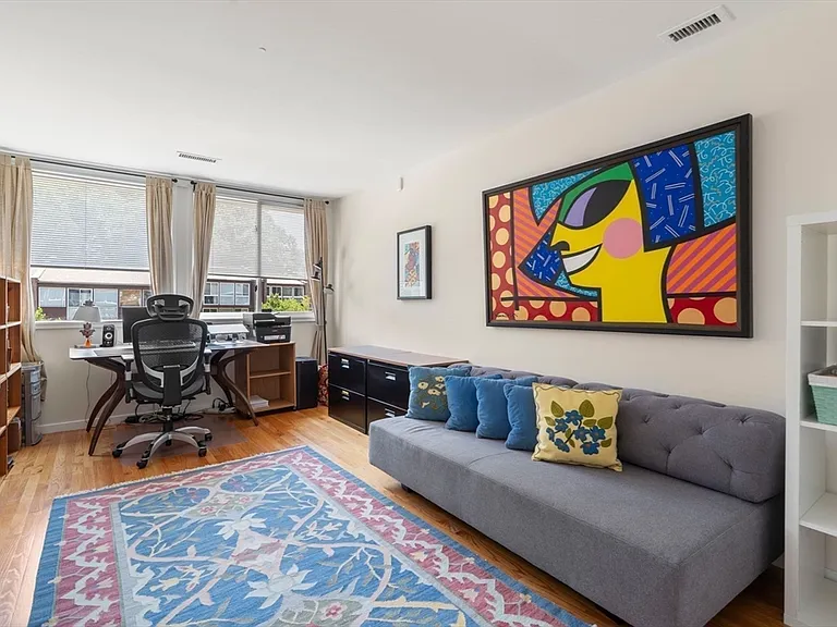 241 Perkins St #H402 — Photo 16