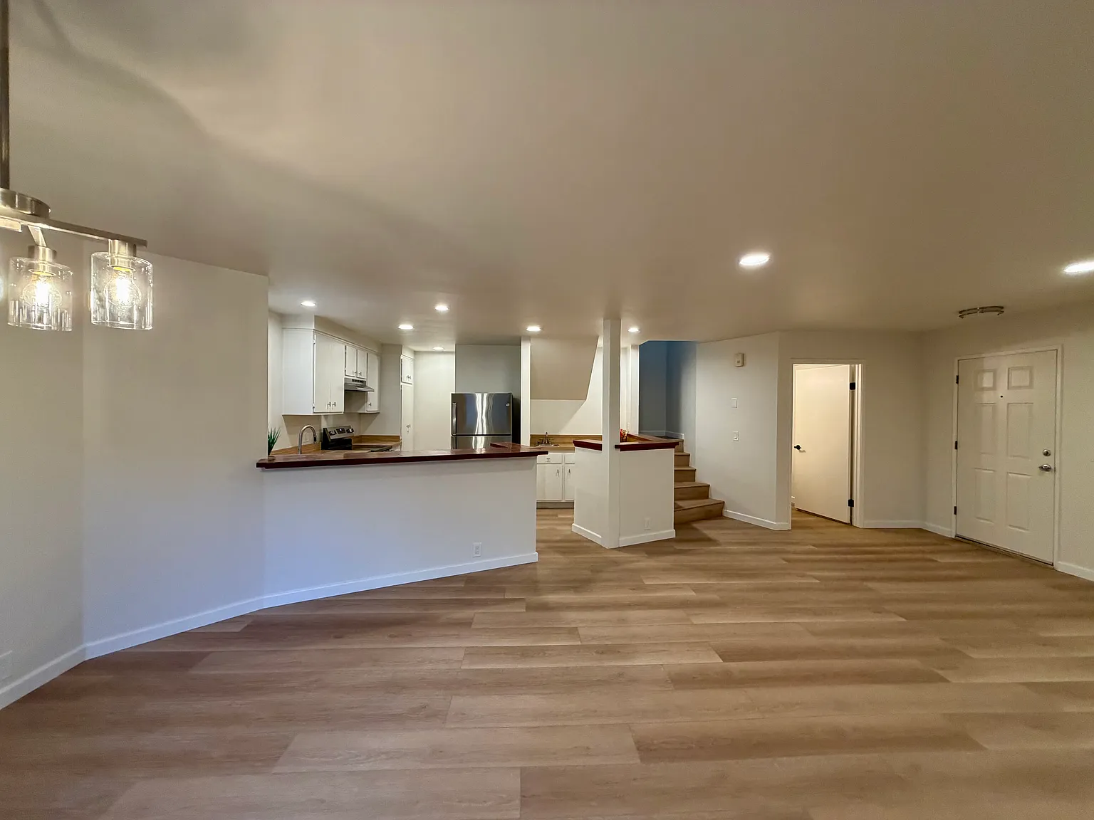 2 bed, 2.5 bath, 1332 sqft, $4,100 — Photo 3