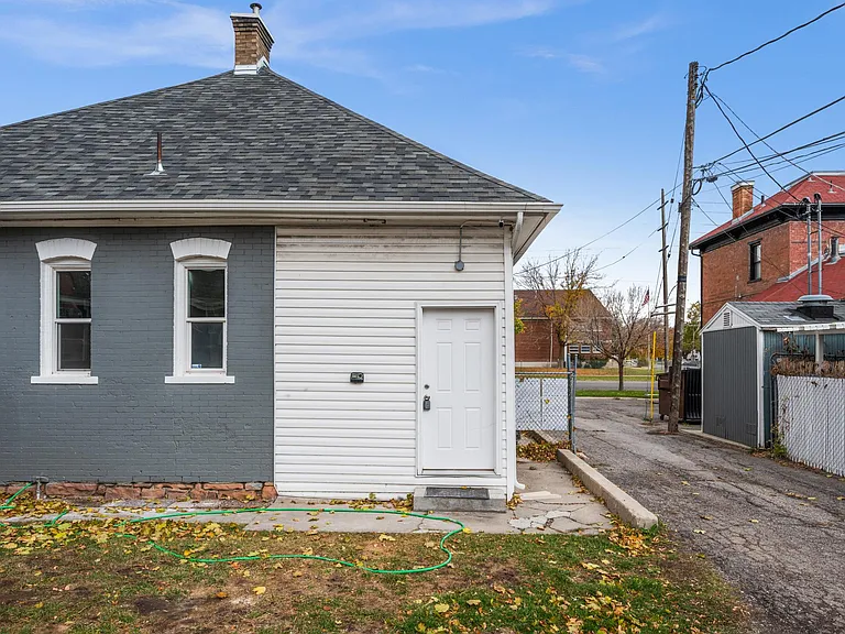 413 E 700 S — Photo 11
