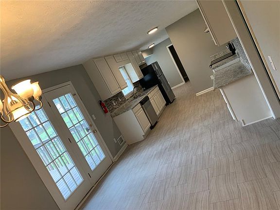 5th image of 2885 Manor Ct