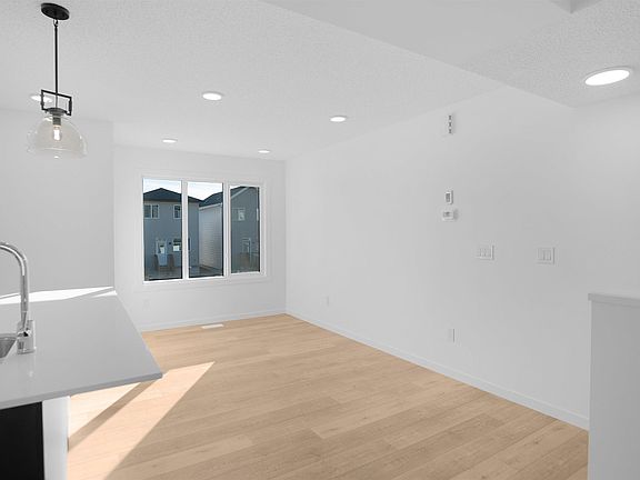 5th image of 9 Edgewater Close