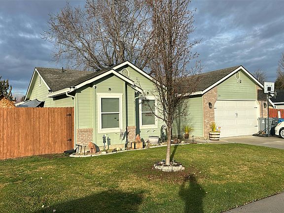 3rd image of 219 E Spruce St