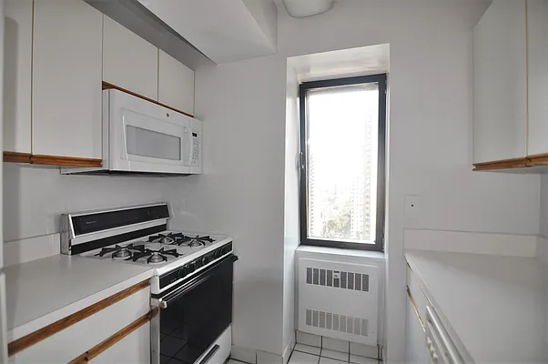 Rented by BLU Real Estate | media 14