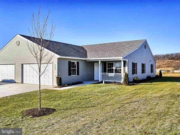 1338 Chami Dr, Spring Grove, PA 17362