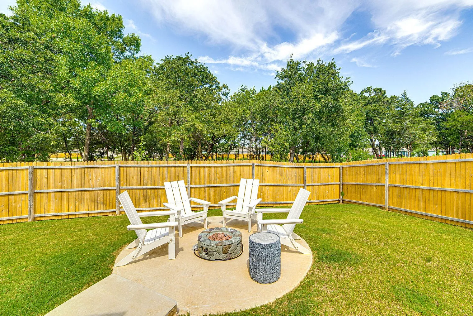 3 bed, 2.0 bath, 1442 sqft, $3,774 — Photo 4