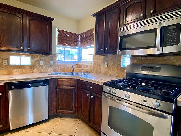 12521 Crystal Ridge St — Photo 10