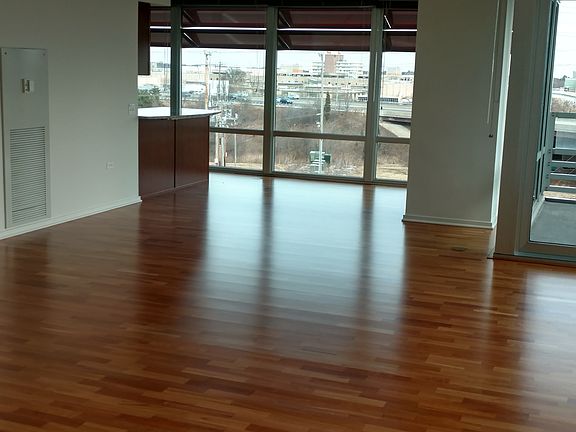 3rd image of 9725 Woods Dr Unit 617