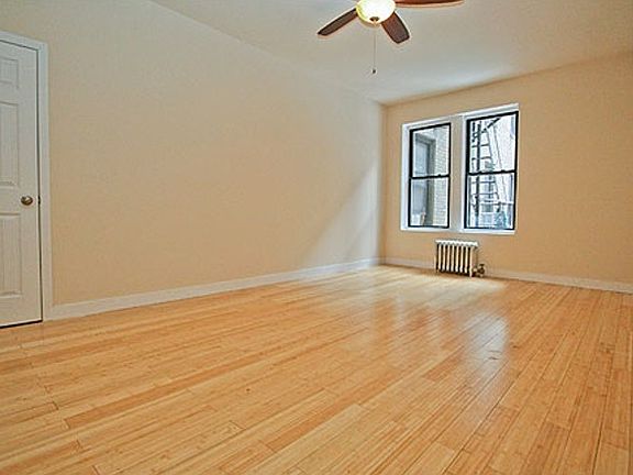 5th image of 11880 Metropolitan Ave APT 2e
