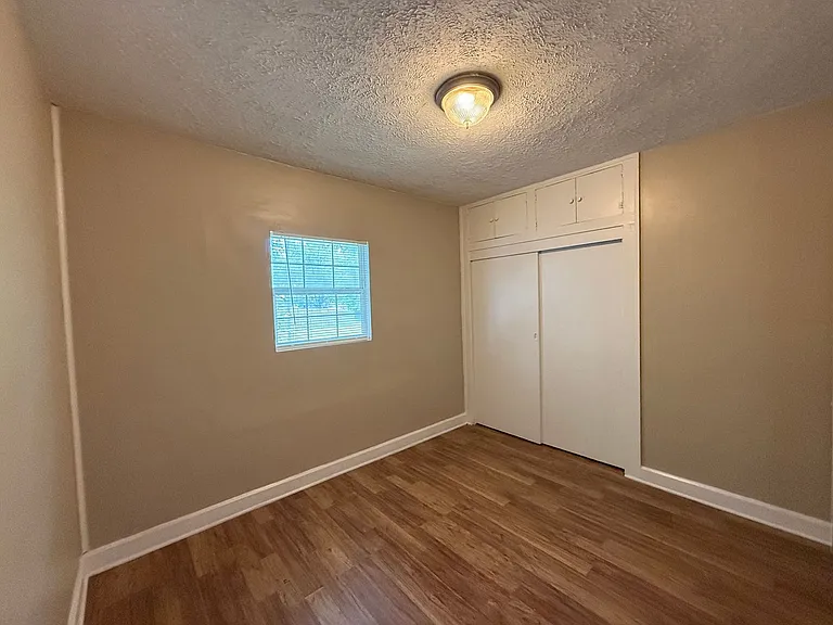 423 Eastern Ave — Photo 10