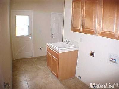 4th image of 109 Langley Ave