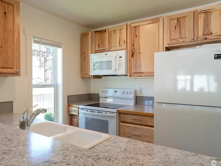 309 W Highland Ave #G — Photo 3