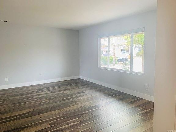 3rd image of 909 La Fiesta Way