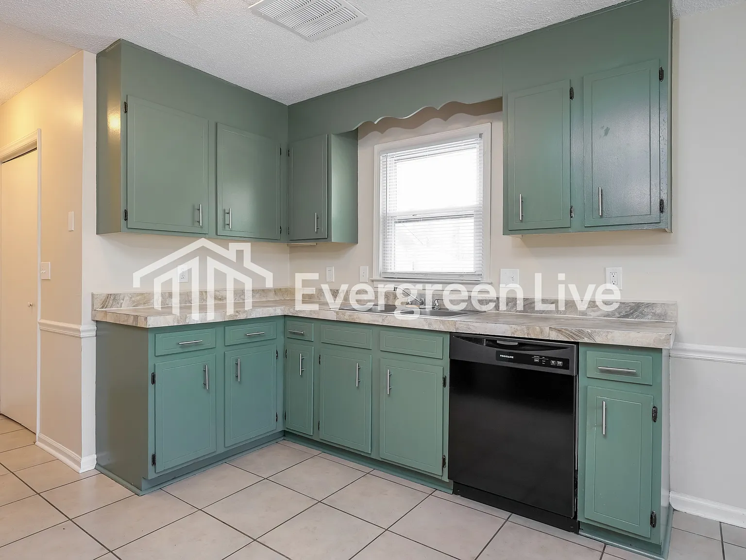 3 bed, 2.0 bath, 1325 sqft, $1,695 — Photo 4
