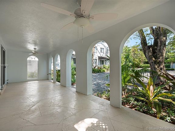 3rd image of 3677 Poinciana Ave #3677