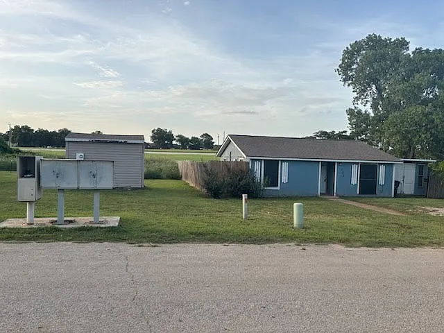 107 Michael Ln — Photo 2