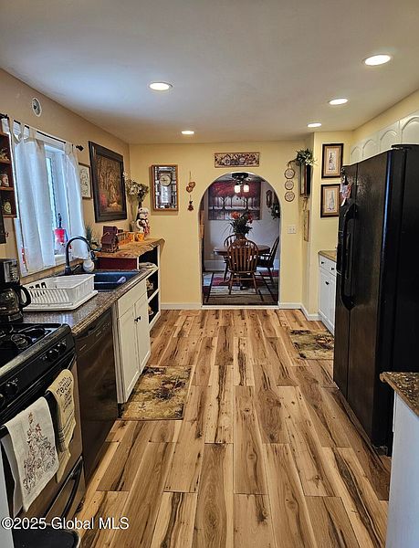 5th image of 80 Oak Street