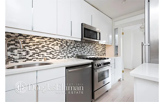Rented by Douglas Elliman | media 24