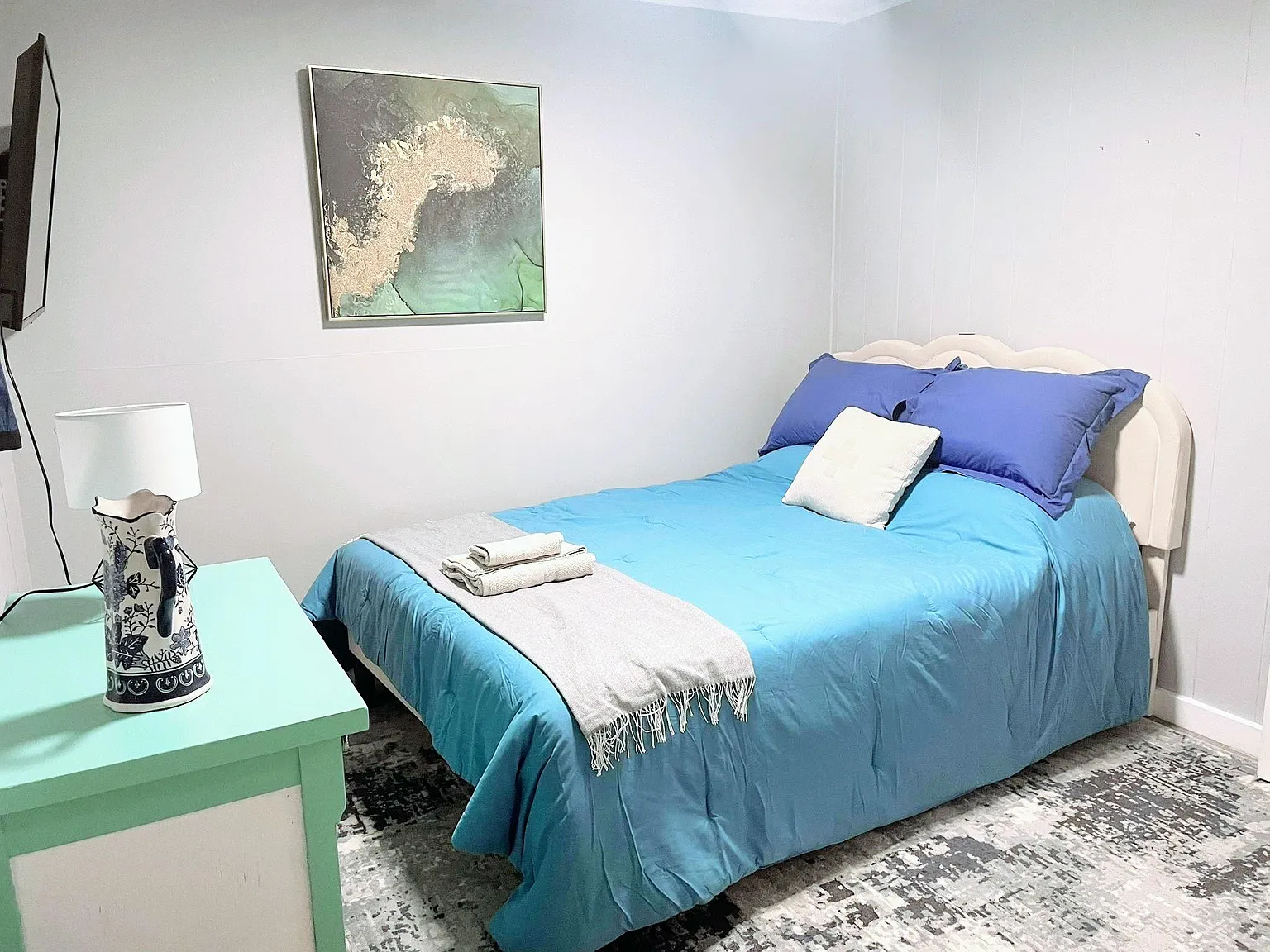 3 bed, 2.0 bath, 1088 sqft, $1,594 — Photo 2