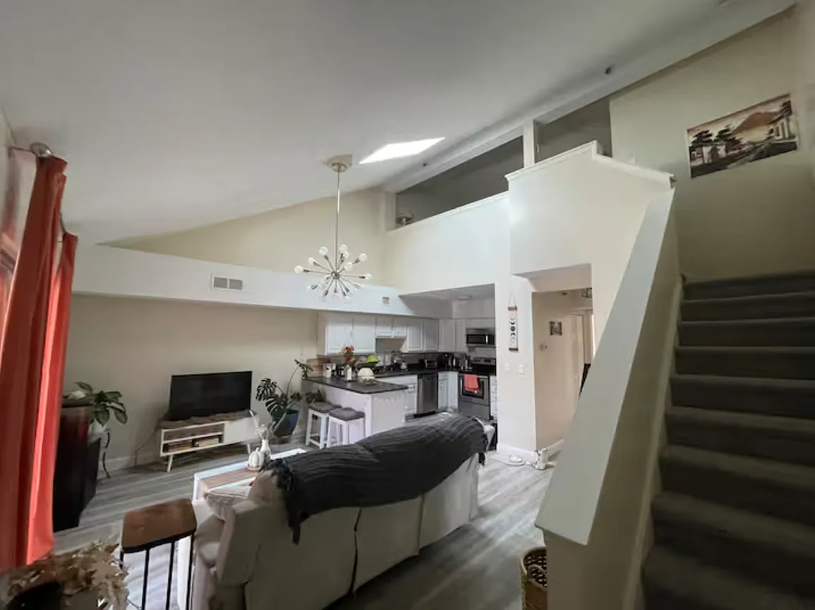 2 bed, 1250 sqft, $2,400 — Photo 1