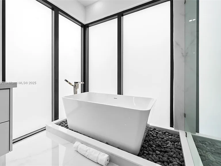 550 NW 42nd St — Photo 21