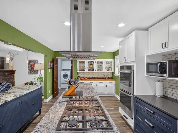 1810 S Crst, Carrollton, TX 75006
