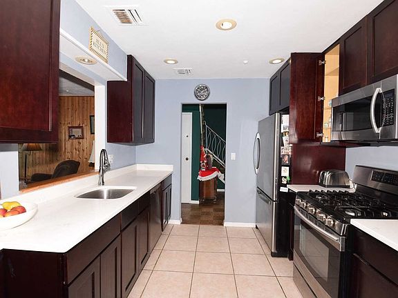 3rd image of 517 Lido Blvd