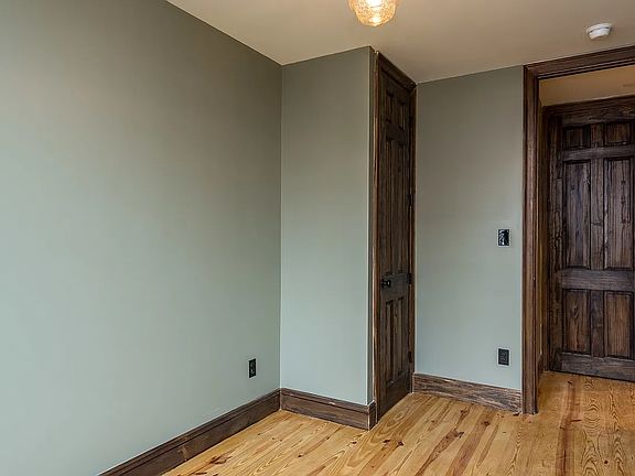 2nd image of 56 Newel St #2A