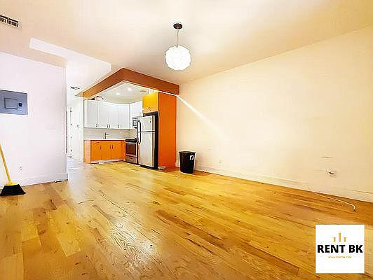 1st image of 18 Melrose St #578