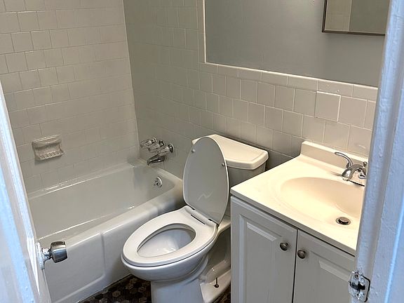 5th image of 4010 Hampden St APT 104