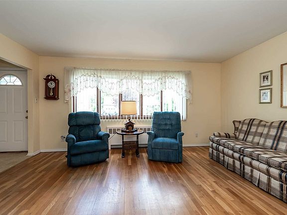 5th image of 456 N Atlanta Ave