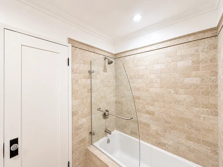 1028 12th St #204 — Photo 16