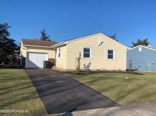 88 Westbrook Dr, Toms River, NJ