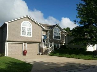828 SW Meadowood Dr, Grain Valley, MO 64029