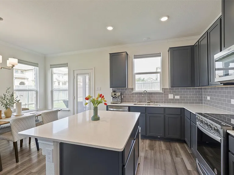 14500 Jackson Browning Ln — Photo 9