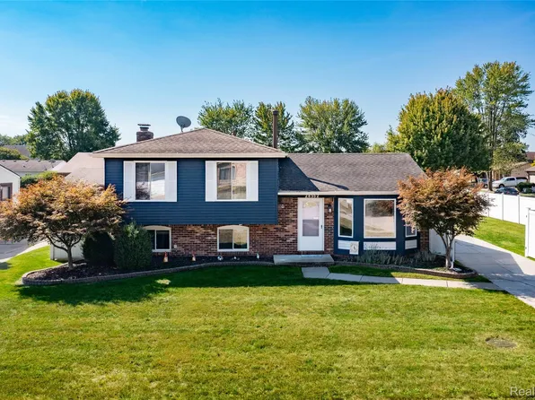 28552 Buckinghamshire Dr, Chesterfield, MI 48047