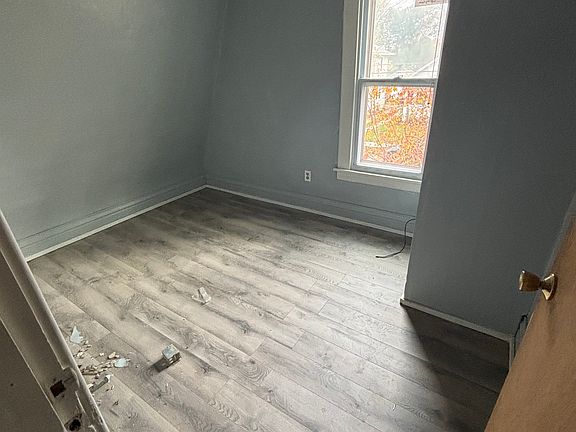 5th image of 1421 Roosevelt Ave