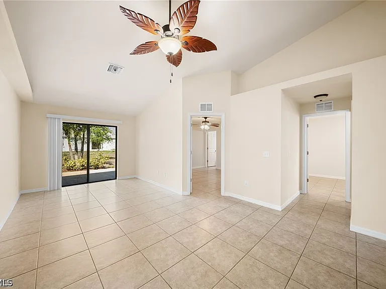 2820 SW 7th Pl — Photo 9