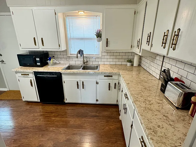 3242 Melinda Ln — Photo 8