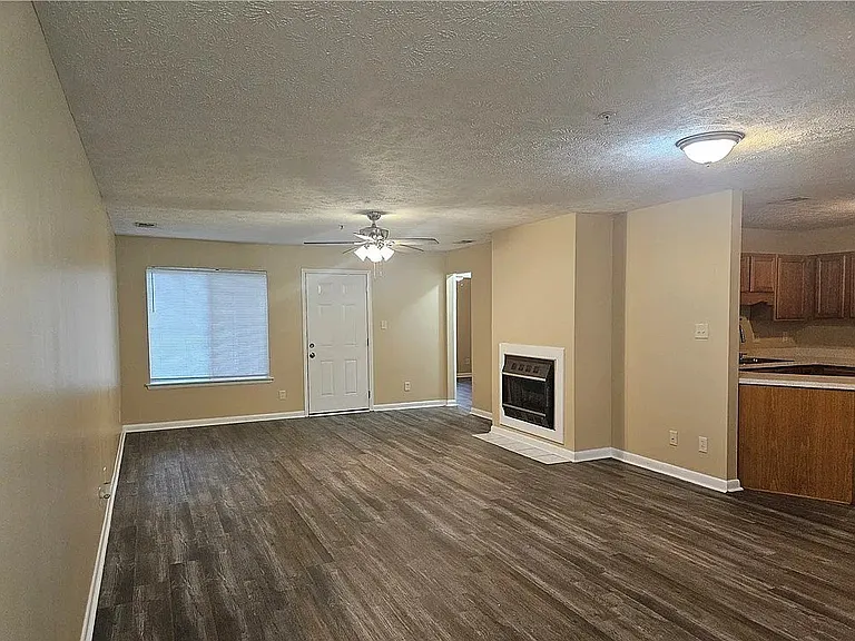3375 Galleria Dr #7 — Photo 3