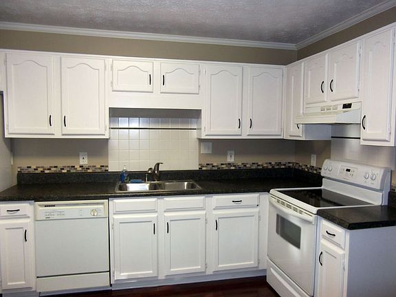 3rd image of 3597 Candlewood Trl NE
