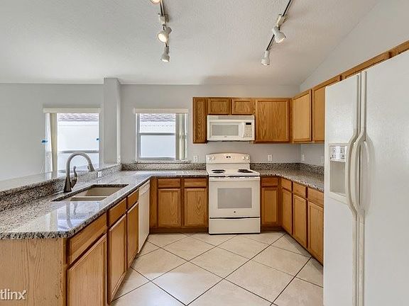 3rd image of 16529 Sunrise Vista Dr