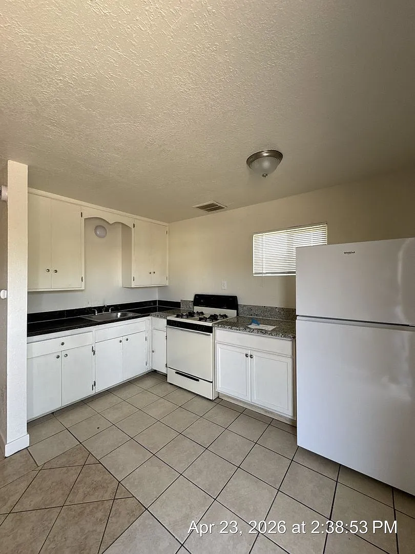 Building Photo - 4078