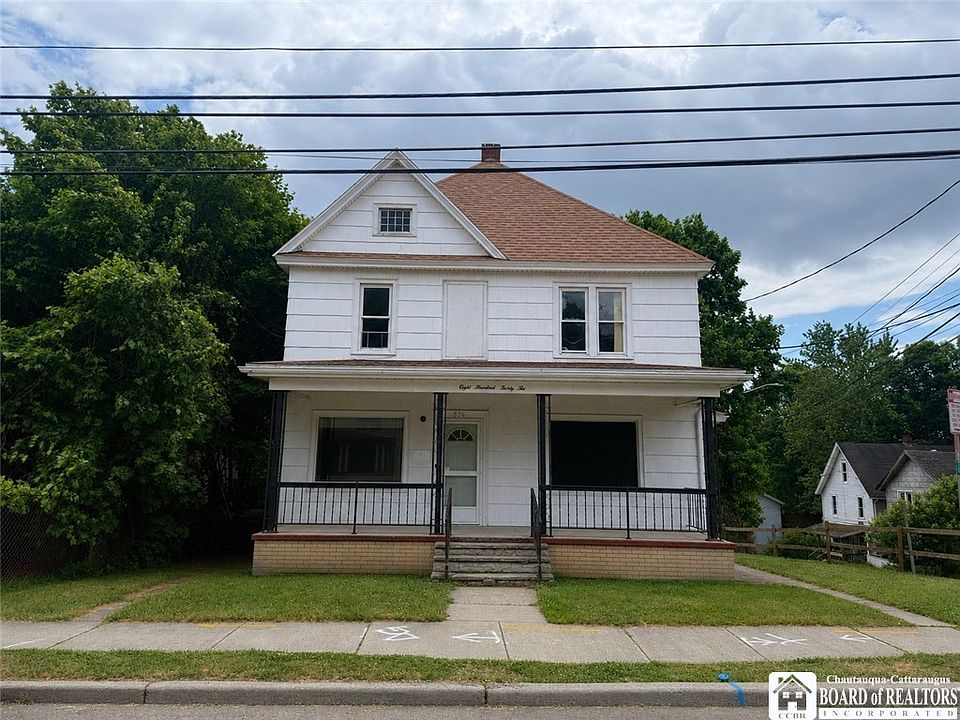 1st image of 836 E 2nd St