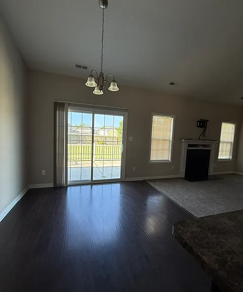 705 Stafford Ln — Photo 6