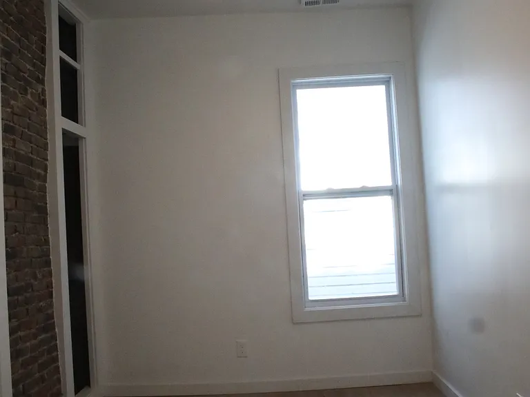 2109 Stansbury St — Photo 9