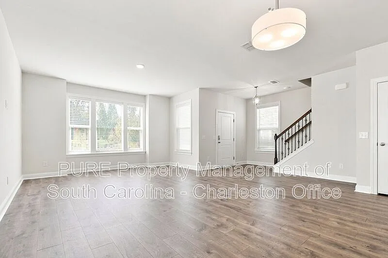3 bed, 3.0 bath, 2000 sqft, $2,949 — Photo 4