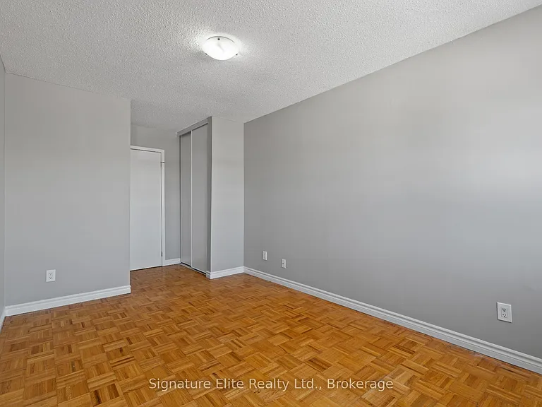 77 Lakeshore Rd W #4A — Photo 11
