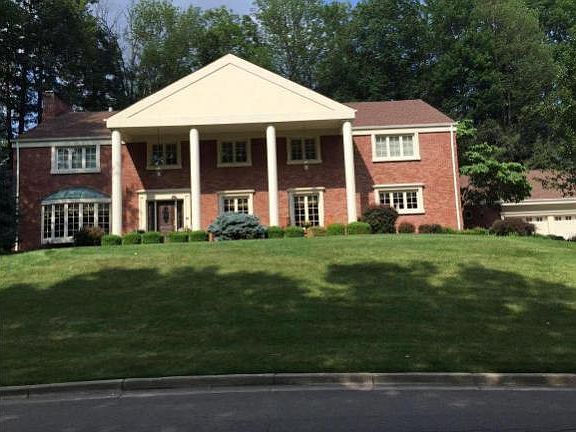 2nd image of 445 Robin Ln